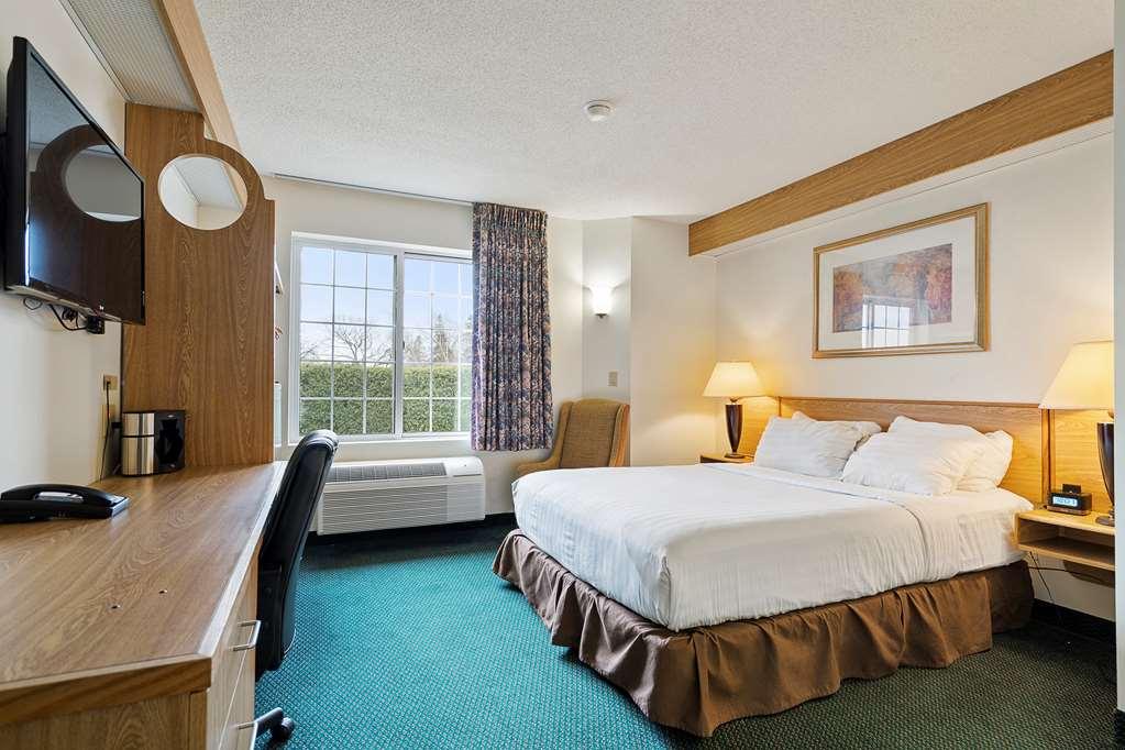 Charlevoix Inn & Suites Surestay Collection By Best Western Rom bilde