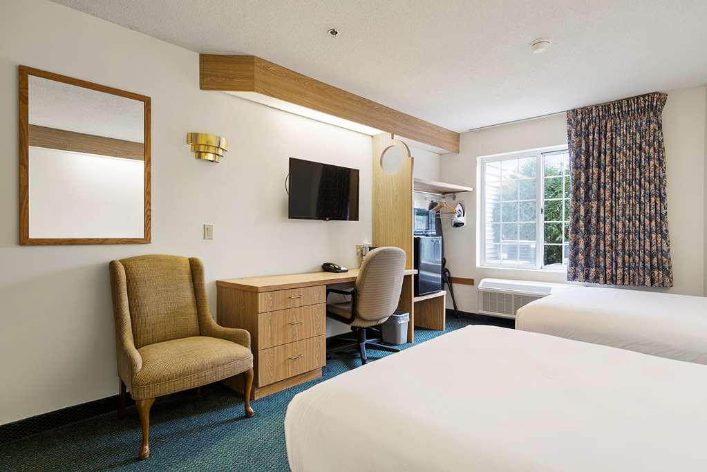 Charlevoix Inn & Suites Surestay Collection By Best Western Rom bilde