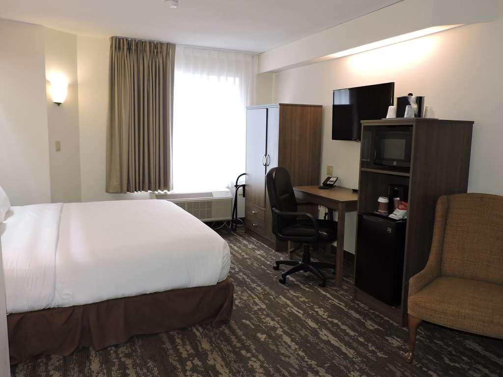 Charlevoix Inn & Suites Surestay Collection By Best Western Rom bilde