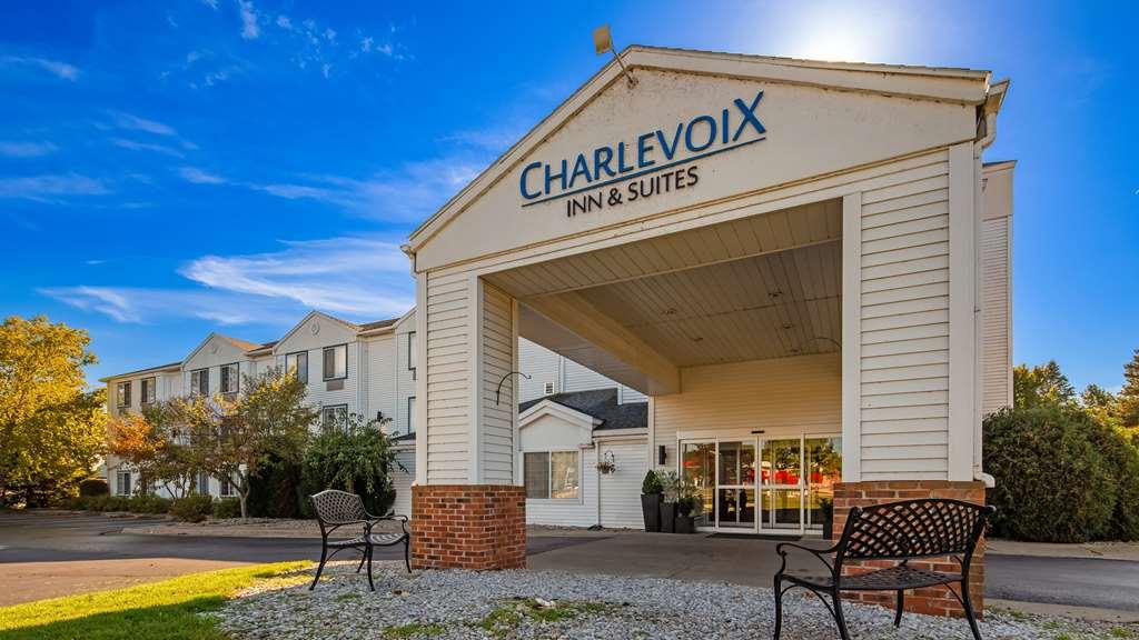 Charlevoix Inn & Suites Surestay Collection By Best Western Eksteriør bilde