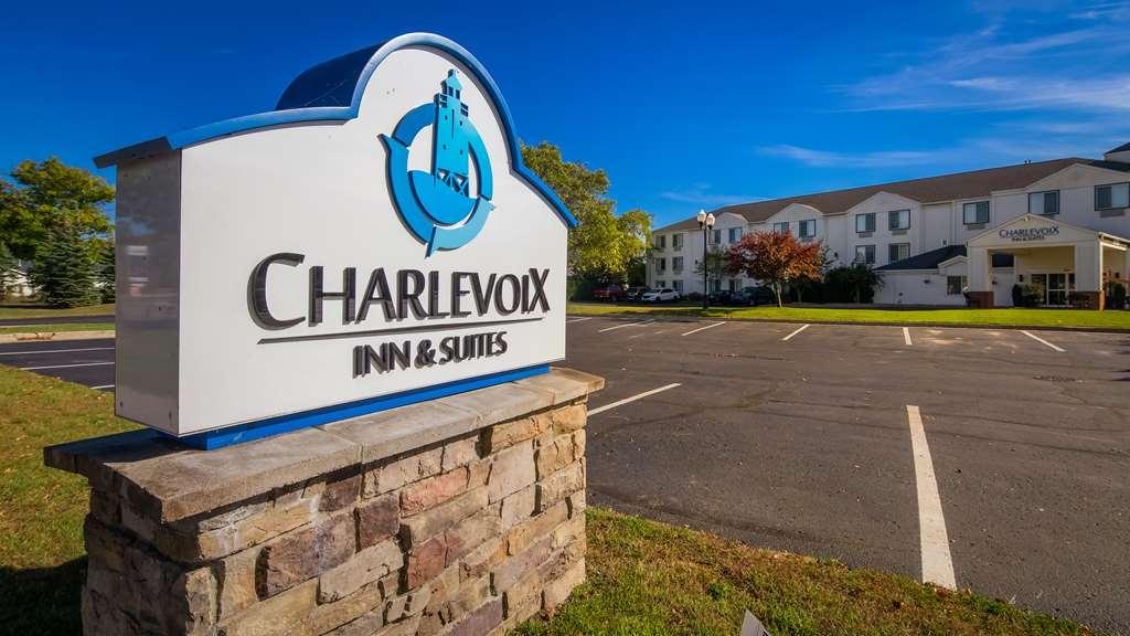 Charlevoix Inn & Suites Surestay Collection By Best Western Eksteriør bilde
